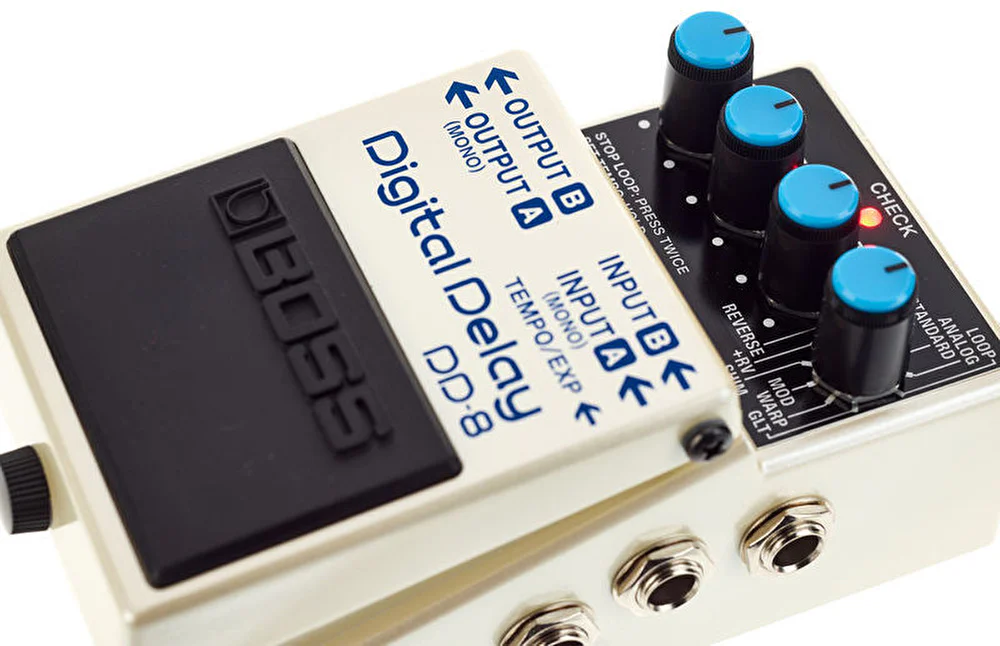 BOSS DD-8 Digital Delay Efekt Pedalı